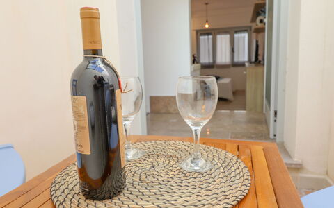 Malika: Tavola, Mobilia, Bicchieri, Tavolo, Bottiglia, Serveware, Barware, Stemware, Bottiglia Di Vetro