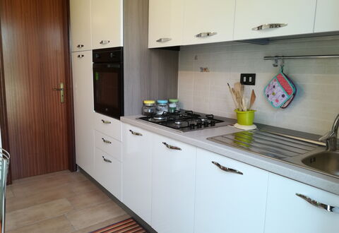 Villa Maddalena: Cucina, Apparecchio Major, Elettrodomestico Da Cucina, Controsoffitto, Stufa, Cucina Stufa, Pavimentazione, Cabinetry, Elettrodomestico, Stufa A Gas