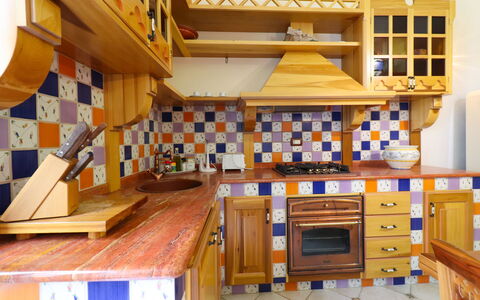 Cariddi Dimora Otranto: Cucina, Legna, Interior Design, Pavimentazione, Cucina Stufa, Controsoffitto, Pavimento, Elettrodomestico Da Cucina, Mobilia, Cabinetry
