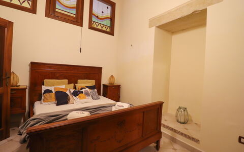 Cariddi Dimora Otranto: Mobilia, Legna, Letto, Camera Da Letto, Interior Design, Pavimentazione, Pavimento, Lenzuolo, Camera, Cassetto