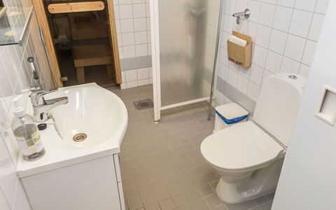 Point Vale 2 As 2: Toilet Seat, Bagno, Idraulico Fixture, Gabinetto, Lavandino Del Bagno, Lavello, Pavimento, Pavimentazione, Rubinetto, Interior Design