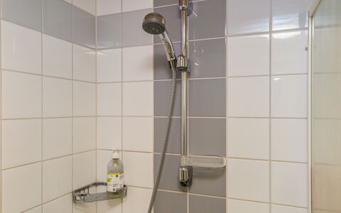 Point Vale 2 As 2: Bagno, Idraulico Fixture, Soffione Doccia, Pavimentazione, Doccia, Doccia Bar, Idraulico, Pavimento, Pannello Doccia, Piastrella