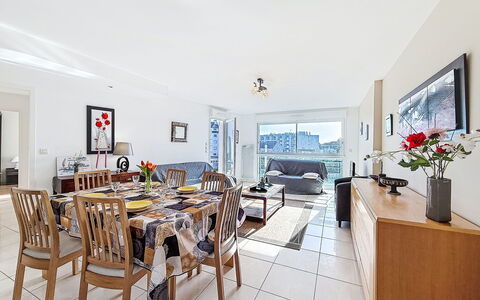 Stella Maris: Appartamento, Zona Residenziale, Condominio, Hotel, Balcone, Attico, Cucina & Sala Da Pranzo Tavolo