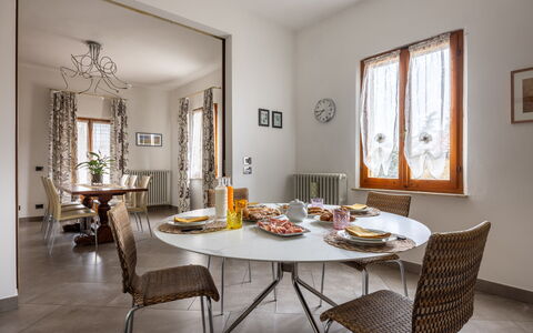 Casa Lory, Monteriggioni, Siena: Mobilia, Interior Design, Tavolo, Pavimentazione, Sedia, Legna, Cucina & Sala Da Pranzo Tavolo, Pavimento, Sala Da Pranzo, Illuminazione