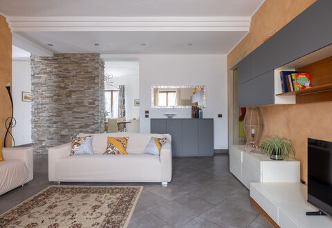 Casa Lory, Monteriggioni, Siena: Mobilia, Interior Design, Pavimentazione, Divano, Parete, Pavimento, Soggiorno, Legna, Camera, Soffitto