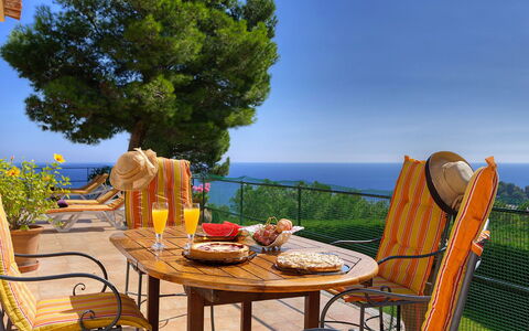 Villa Muneca: Mobilia, Sedia, Mobili Da Esterno, Tavolo, Tavolo Esterno, Shade, Terrazza, Eco Hotel, Giardino, Color Legno