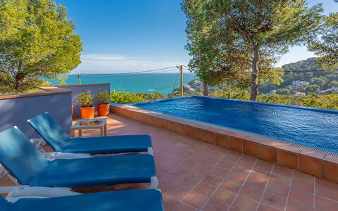 Villa Susanna: Blu, Acqua, Piscina, Ricorrere, Mobili Da Esterno, Eco Hotel, Shade, Tempo Libero, Balcone, Sedia