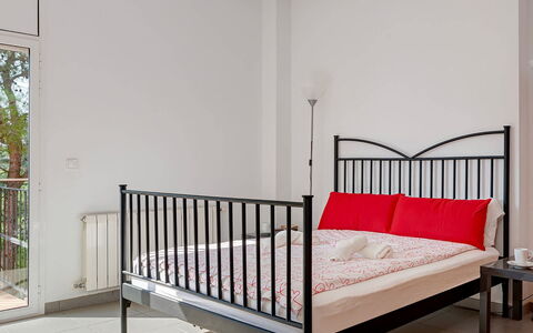 Villa Susanna: Letto, Mobilia, Camera Da Letto, Interior Design, Pavimento, Pavimentazione, Bedding, Telaio Del Letto, Lenzuolo, Camera