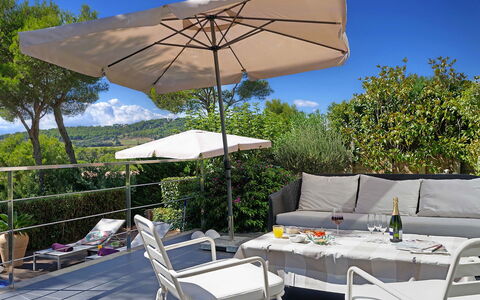 Villa Luminosa: Mobilia, Ombrello, Mobili Da Esterno, Sedia, Tavolo, Tavolo Esterno, Shade, Terrazza, Cucina & Sala Da Pranzo Tavolo, Giardino