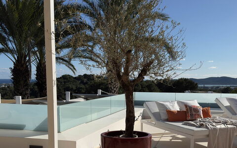Villa the Marvel: Mobilia, Mobili Da Esterno, Sedia, Shade, Balcone, Ricorrere, Vaso Di Fiori, Pianta Della Casa, Eco Hotel, Tavolo Esterno
