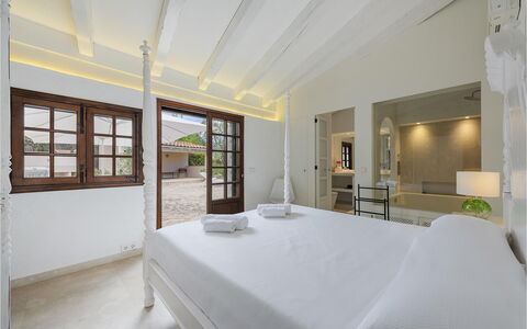 Can Cabana: Pavimentazione, Pavimento, Mobilia, Interior Design, Ricorrere, Soffitto, Casa, Porta, Piscina, Estate