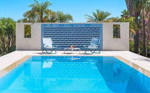 Villa Rebecca: Blu, Piscina, Mobili Da Esterno, Ricorrere, Mobilia, Materiale Composito, Sedia, Eco Hotel, Shade, Lettino