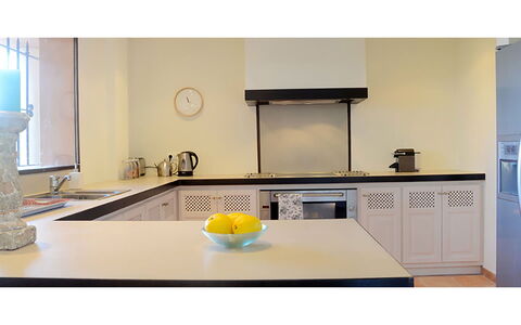 Villa Crab: Cucina, Interior Design, Elettrodomestico Da Cucina, Controsoffitto, Illuminazione, Soffitto, Elettrodomestico, Lampada, Cucina Stufa, Pavimentazione