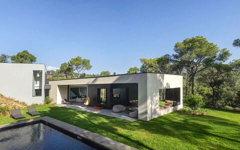 Villa Bamby: Casa, Giardino, Landscaping, Estate, Agriturismo, Villa, Backyard, Cortile, Prato, Driveway