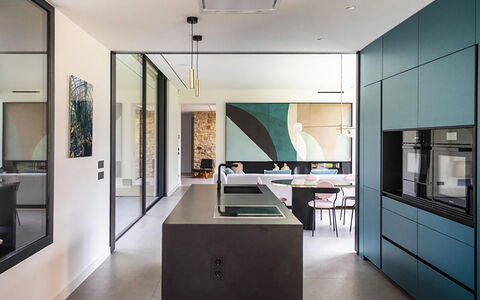 Villa Bamby: Interior Design, Pavimentazione, Pavimento, Legna, Mobilia, Soffitto, Cucina, Lampada, Illuminazione, Casa