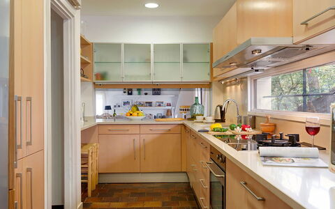 Villa Cassiopea: Elettrodomestico Da Cucina, Cucina, Controsoffitto, Cabinetry, Mobilia, Interior Design, Apparecchio Major, Pavimentazione, Legna, Elettrodomestico