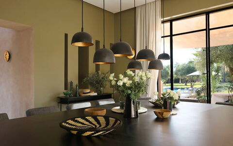 Villa Eleganza: Mobilia, Interior Design, Lampada, Tavolo, Lampadario, Sedia, Cucina & Sala Da Pranzo Tavolo, Illuminazione, Soffitto, Sala Da Pranzo