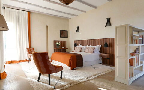 Villa Eleganza: Mobilia, Interior Design, Pavimentazione, Parete, Camera Da Letto, Pavimento, Letto, Legna, Camera, Illuminazione