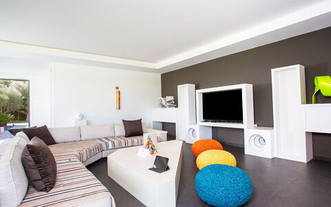 Villa Jamalu: Mobilia, Interior Design, Pavimentazione, Pavimento, Soffitto, Appartamento, Soggiorno, Casa, Televisione, Camera