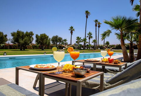 Villa Jamalu: Mobilia, Mobili Da Esterno, Ricorrere, Sedia, Piscina, Shade, Tempo Libero, Eco Hotel, Lettino