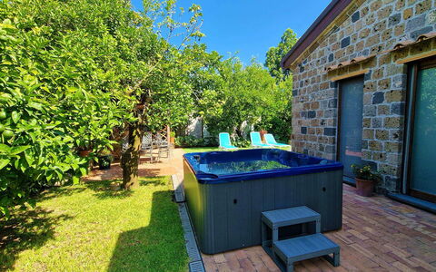 Villa Romantic Garden: Blu, Piscina, Ricorrere, Materiale Composito, Eco Hotel, Tempo Libero, Giochi D'Acqua, Giardino, Vaso Di Fiori, Piastrella