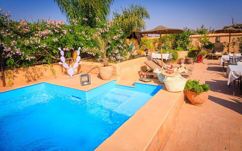Riad Ikram: Piscina, Ricorrere, Vaso Di Fiori, Mobili Da Esterno, Ombrello, Eco Hotel, Mobilia, Tempo Libero, Lettino, Hacienda