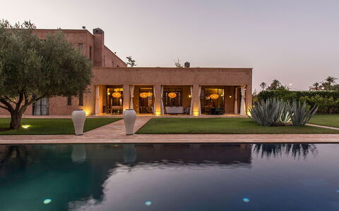 Villa Portraits: Estate, Piscina, Landscaping, Hacienda, Villa, Dimora, Reflecting Pool