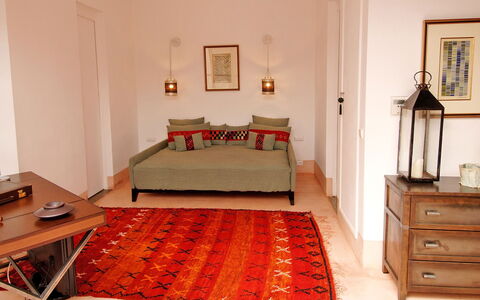 Dar Sami: Mobilia, Interior Design, Pavimentazione, Pavimento, Legna, Camera, Illuminazione, Casa, Soggiorno, Pavimento In Legno