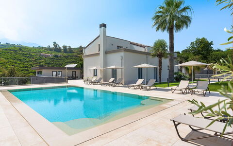 Villa Cloris: Piscina, Ricorrere, Materiale Composito, Estate, Eco Hotel, Terme, Hacienda, Reflecting Pool, Villa, Shade