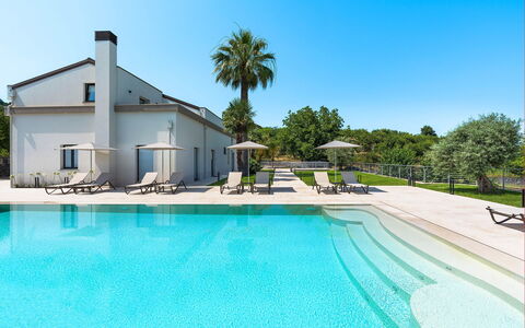 Villa Cloris: Blu, Acqua, Piscina, Materiale Composito, Reflecting Pool, Ricorrere, Riflessione, Shade, Eco Hotel, Estate