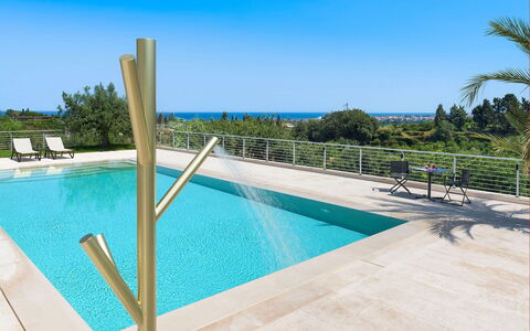 Villa Cloris: Blu, Piscina, Materiale Composito, Ricorrere, Shade, Eco Hotel, Landscaping, Corrimano, Mobili Da Esterno