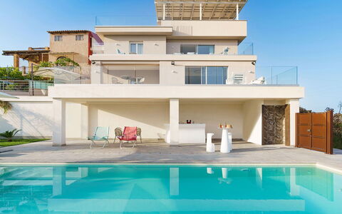Villa Shelly: Zona Residenziale, Architettura, Casa, Estate, Piscina, Materiale Composito, Balcone, Villa, Appartamento, Ricorrere