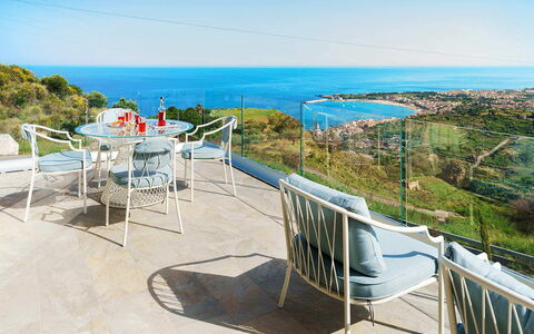 Villa Shelly: Blu, Mare, Sedia, Mobilia, Mobili Da Esterno, Costiera E Morfologie Oceanic, Oceano, Costa, Ricorrere, Tropici