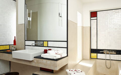 Villa Susan: Parete, Interior Design, Pavimentazione, Idraulico Fixture, Pavimento, Bagno, Idraulico, Piastrella, Rubinetto, Lavandino Del Bagno