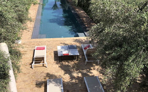 Villa Susan: Piscina, Giardino, Backyard, Mobili Da Esterno, Landscaping, Cortile, Hacienda, Lettino, Eco Hotel, Ricorrere