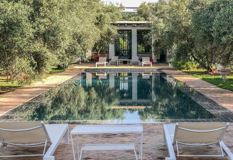 Villa Susan: Piscina, Estate, Giardino, Ricorrere, Riflessione, Shade, Sedia, Mobili Da Esterno, Reflecting Pool, Landscaping