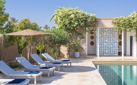 Villa Zagar: Piscina, Ricorrere, Mobili Da Esterno, Lettino, Eco Hotel, Shade, Vaso Di Fiori, Landscaping, Sedia, Estate