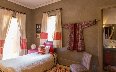 Villa Zagar: Interior Design, Mobilia, Parete, Pavimento, Camera Da Letto, Camera, Legna, Pavimentazione, Biancheria, Letto
