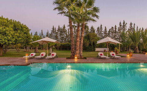 Dar Maril: Piscina, Ricorrere, Mobili Da Esterno, Eco Hotel, Ombrello, Lettino, Hacienda, Landscaping, Resort Citta '