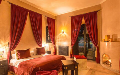 Dar Maril: Mobilia, Interior Design, Pavimentazione, Pavimento, Illuminazione, Camera, Camera Da Letto, Letto, Soffitto, Lenzuolo