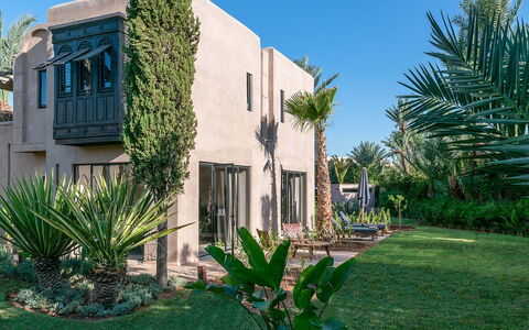 Dar Sun: Zona Residenziale, Casa, Estate, Landscaping, Giardino, Hacienda, Ricorrere, Villa, Dimora