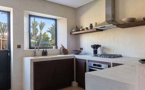 Dar Sun: Controsoffitto, Interior Design, Cucina, Camera, Cabinetry, Elettrodomestico Da Cucina, Rubinetto, Idraulico Fixture, Lavello, Cucina Stufa
