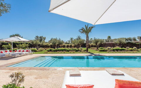 Villa Delizia: Piscina, Ricorrere, Mobili Da Esterno, Giardino, Lettino, Landscaping, Ombrello, Hacienda, Eco Hotel, Shade