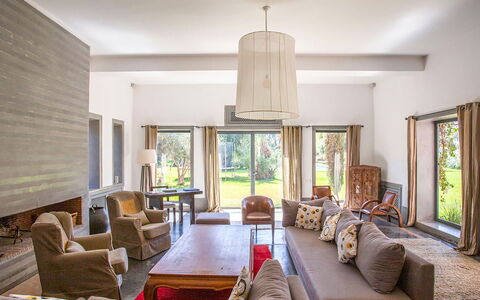 Villa Elio: Mobilia, Interior Design, Pavimentazione, Pavimento, Divano, Legna, Soffitto, Soggiorno, Camera, Casa