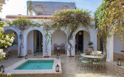 Villa Mauri: Vaso Di Fiori, Piscina, Arco, Estate, Ricorrere, Cortile, Hacienda, Pianta Della Casa, Shade, Eco Hotel