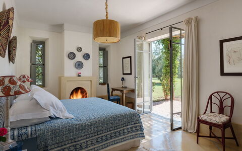 Villa Mauri: Mobilia, Interior Design, Camera Da Letto, Parete, Letto, Pavimento, Pavimentazione, Casa, Soffitto, Legna