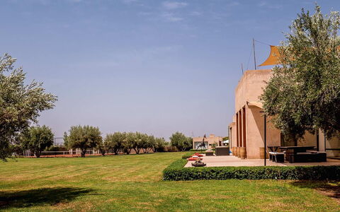 Villa Noria: Cielo, Erba, Plain, Lotto, Giardino, Shade, Prato, Landscaping, Estate, Cortile