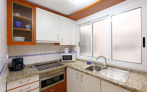 Giner: Camera, Proprietà, Cabinetry, Controsoffitto, Mobilia, Cucina, Interior Design, Costruzione, Immobiliare, Casa