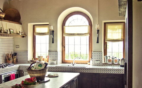 Villa Selvamica: Mobilia, Interior Design, Parete, Pavimentazione, Legna, Soffitto, Cucina, Pavimento, Illuminazione, Casa