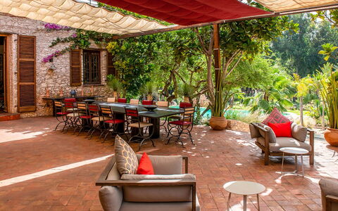 Le Jardin Mogador: Mobilia, Sedia, Mobili Da Esterno, Tavolo, Tavolo Esterno, Giardino, Ricorrere, Shade, Backyard, Vaso Di Fiori